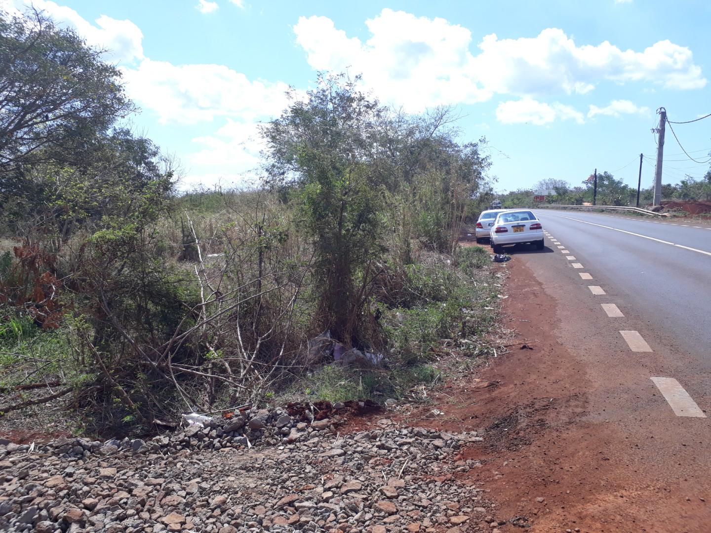Terrain de 6,3 arpents à vendre à Riche Terre Maurice – Emplacement stratégique sur route principale proche de Jumbo