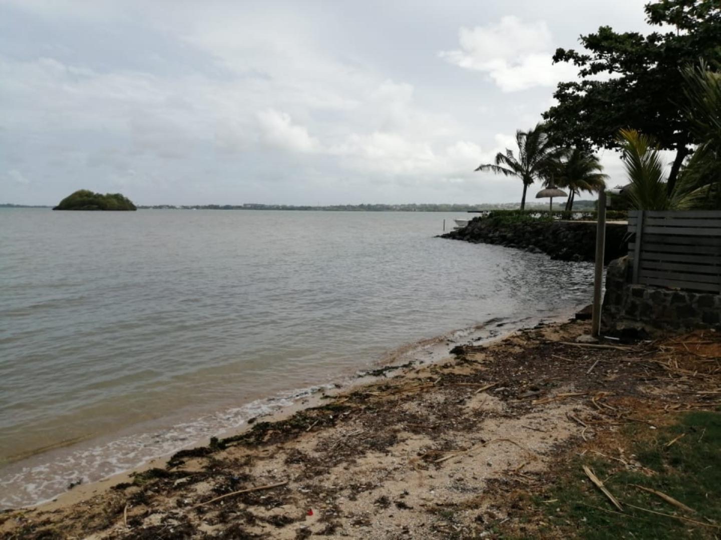 Terrain Pied dans l'Eau à Vendre – 1,53 Arpent – Vieux Grand Port, Île Maurice