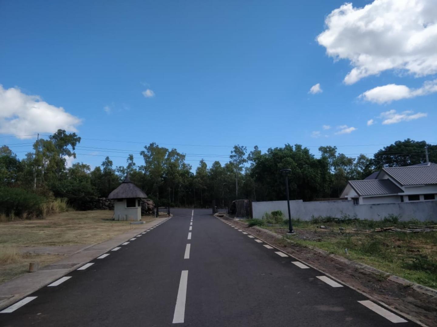 Terrain Résidentiel de 67 Perches à Vendre à Domaine de La Paille, Rivière Noire – Île Maurice