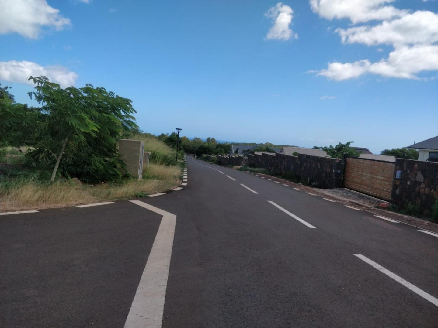 Terrain Résidentiel de 67 Perches à Vendre à Domaine de La Paille, Rivière Noire – Île Maurice