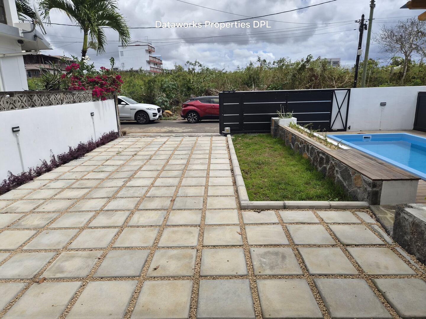 Villa moderne neuve entièrement meublée à vendre à Grand Baie – 3 chambres, piscine et à proximité de Super U