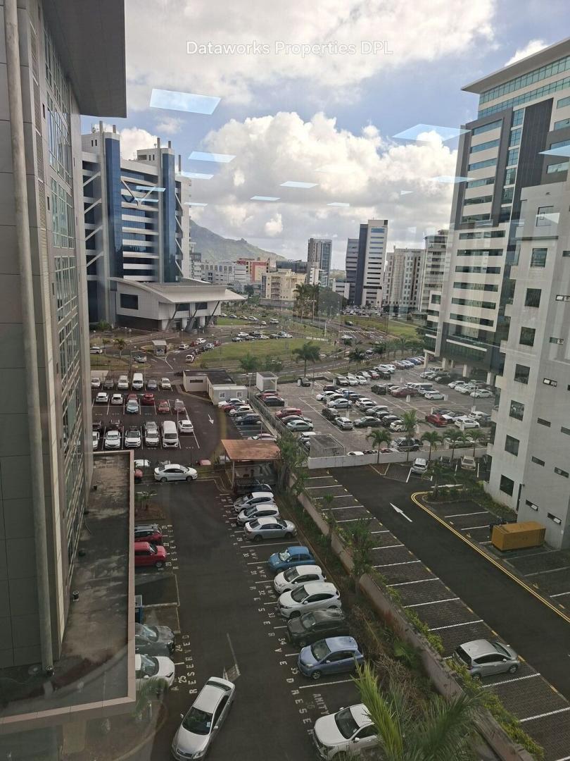 Bureau à louer à Cybercity, Ébène – 170 m² | 5ᵉ Étage | 2 Places de Parking