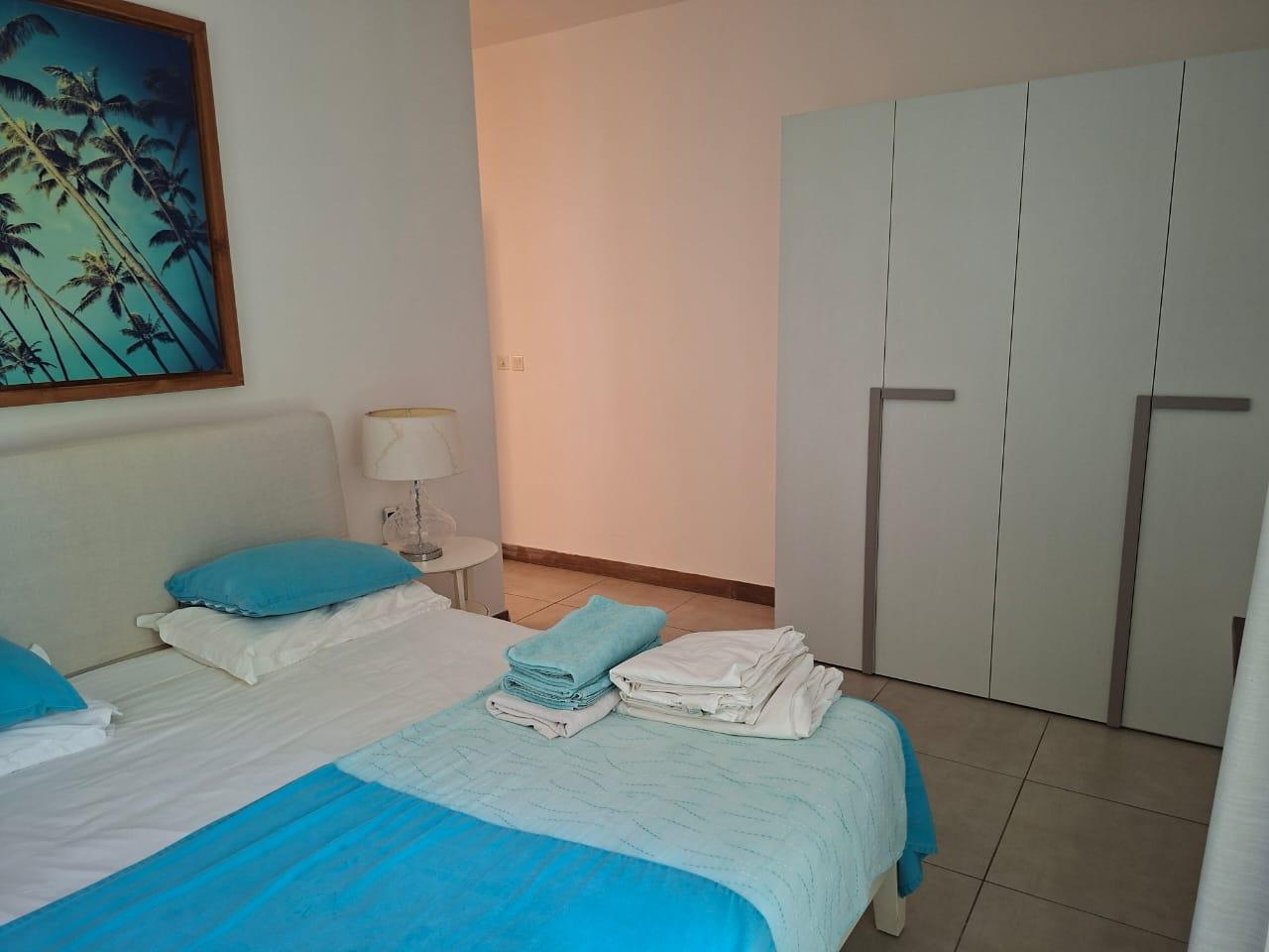 Appartement Pied dans l’Eau à Vendre à Pointe aux Canonniers, Île Maurice – 3 Chambres, Accès Direct à la Plage et Vue Mer
