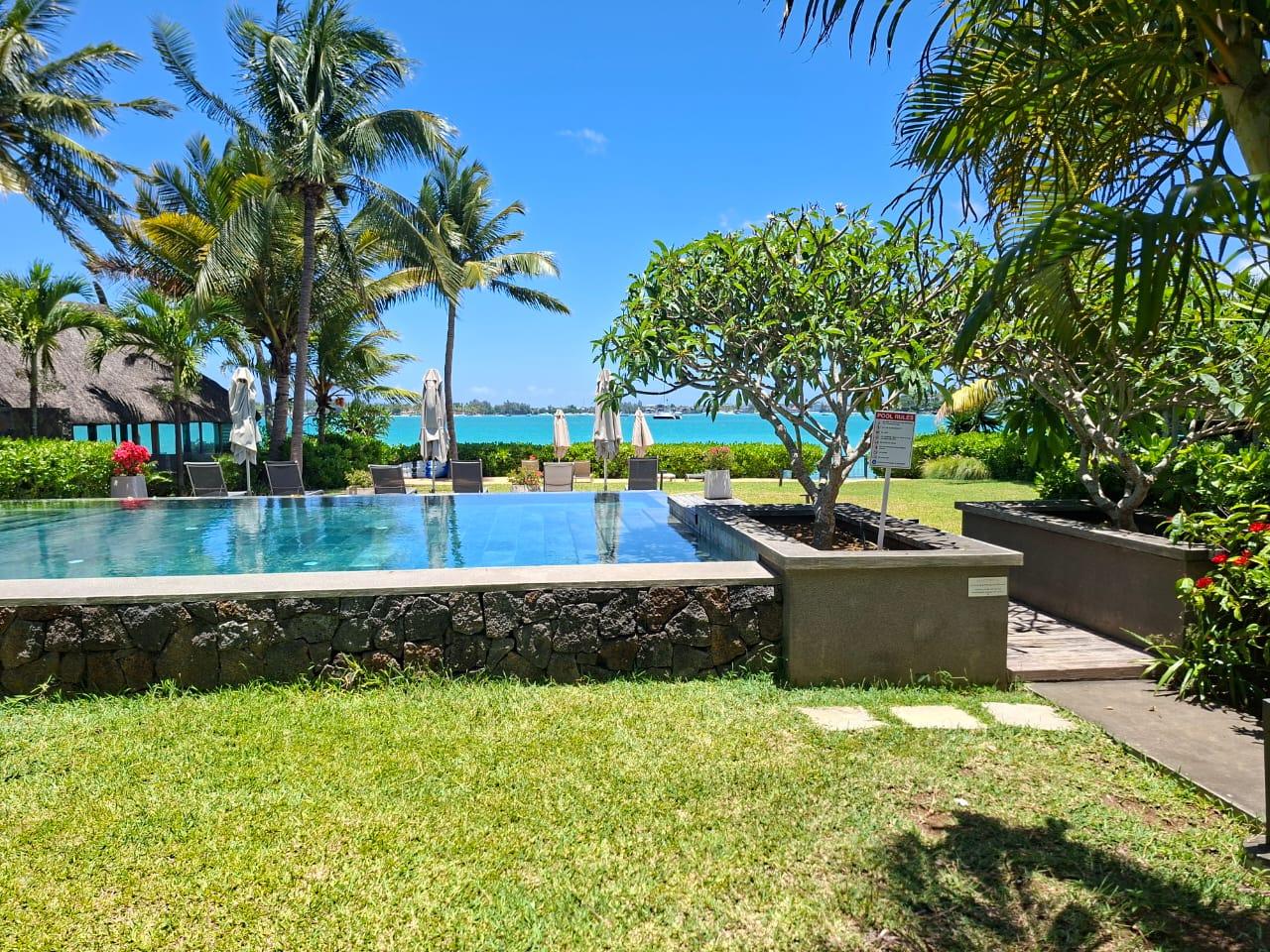 Appartement Pied dans l’Eau à Vendre à Pointe aux Canonniers, Île Maurice – 3 Chambres, Accès Direct à la Plage et Vue Mer