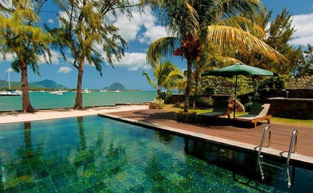 Appartement Pieds dans l’Eau à Louer – Rivière Noire, Île Maurice