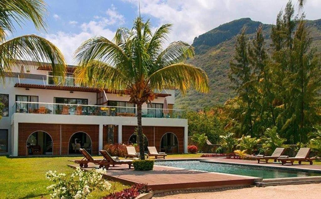Appartement Pieds dans l’Eau à Louer – Rivière Noire, Île Maurice