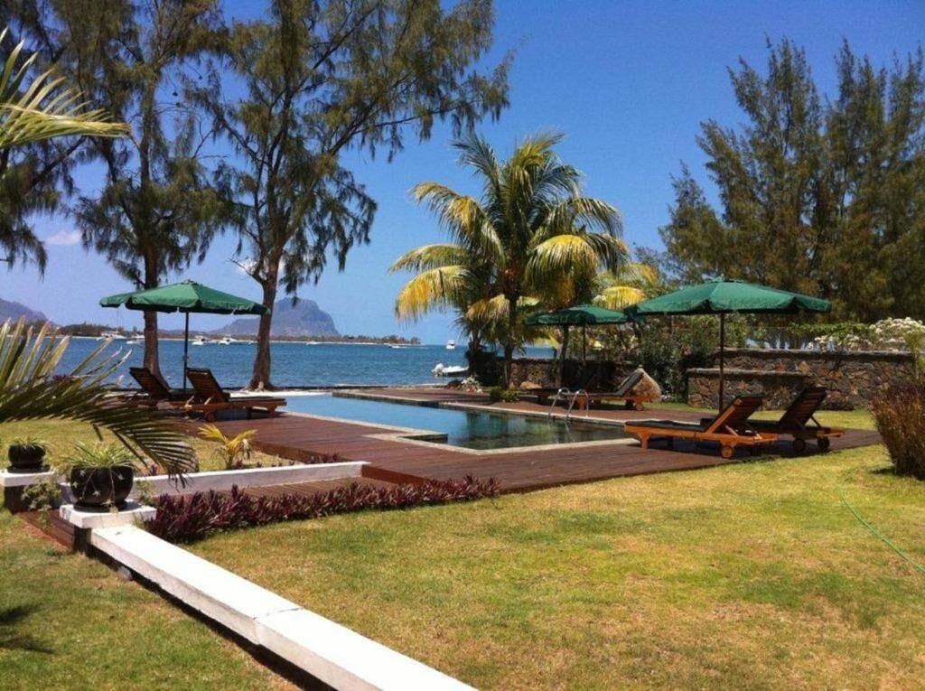 Appartement Pieds dans l’Eau à Louer – Rivière Noire, Île Maurice