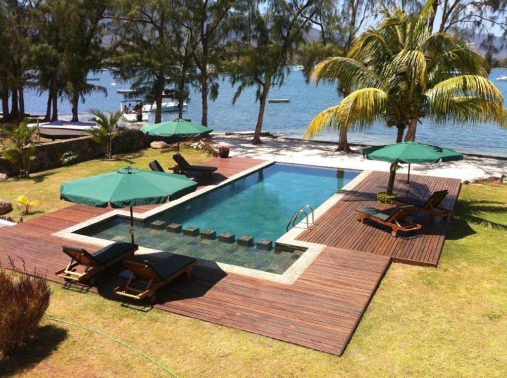 Appartement Pieds dans l’Eau à Louer – Rivière Noire, Île Maurice