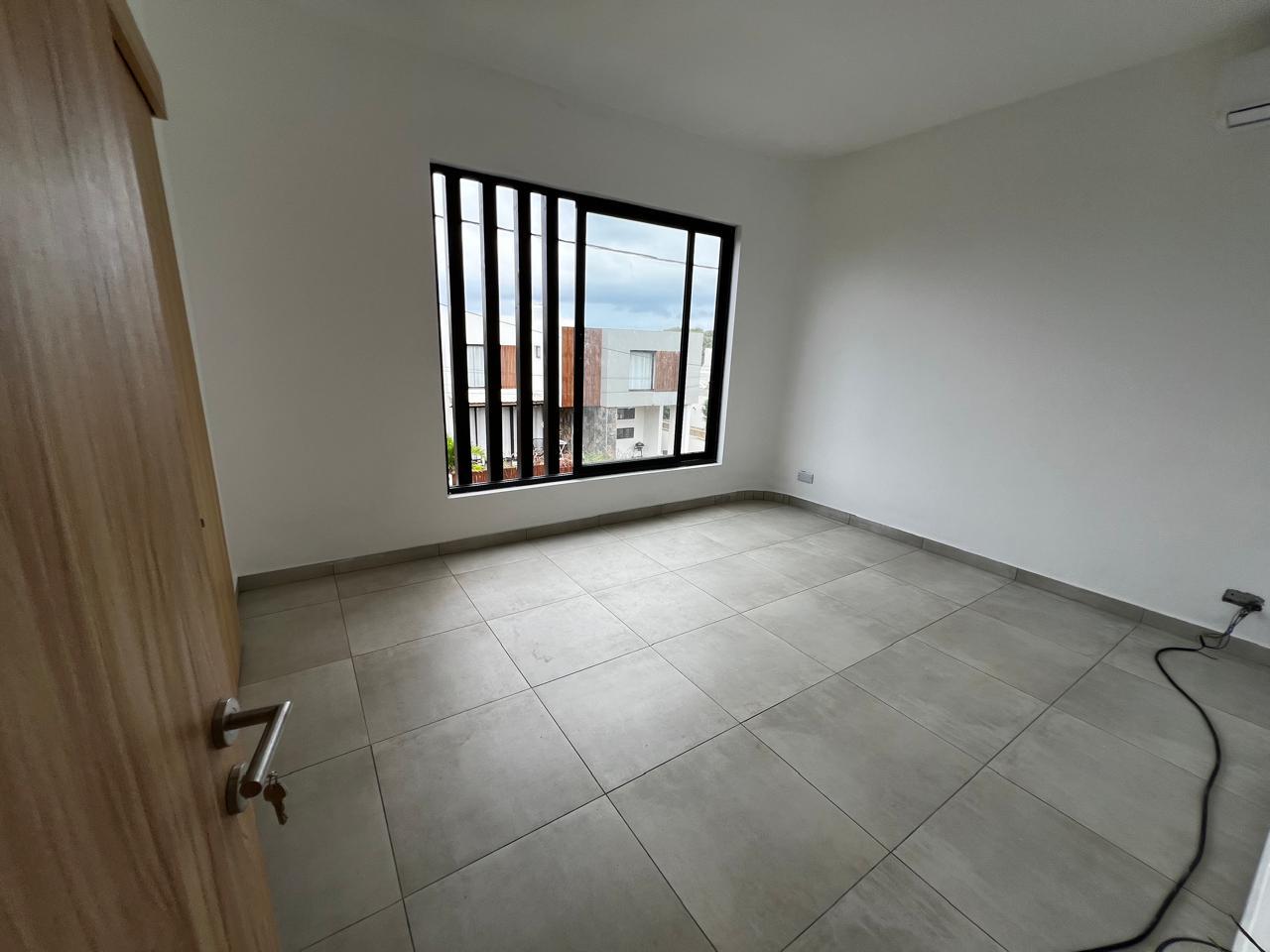 Villa neuve de 3 chambres à vendre à Albion – Proche de la plage
