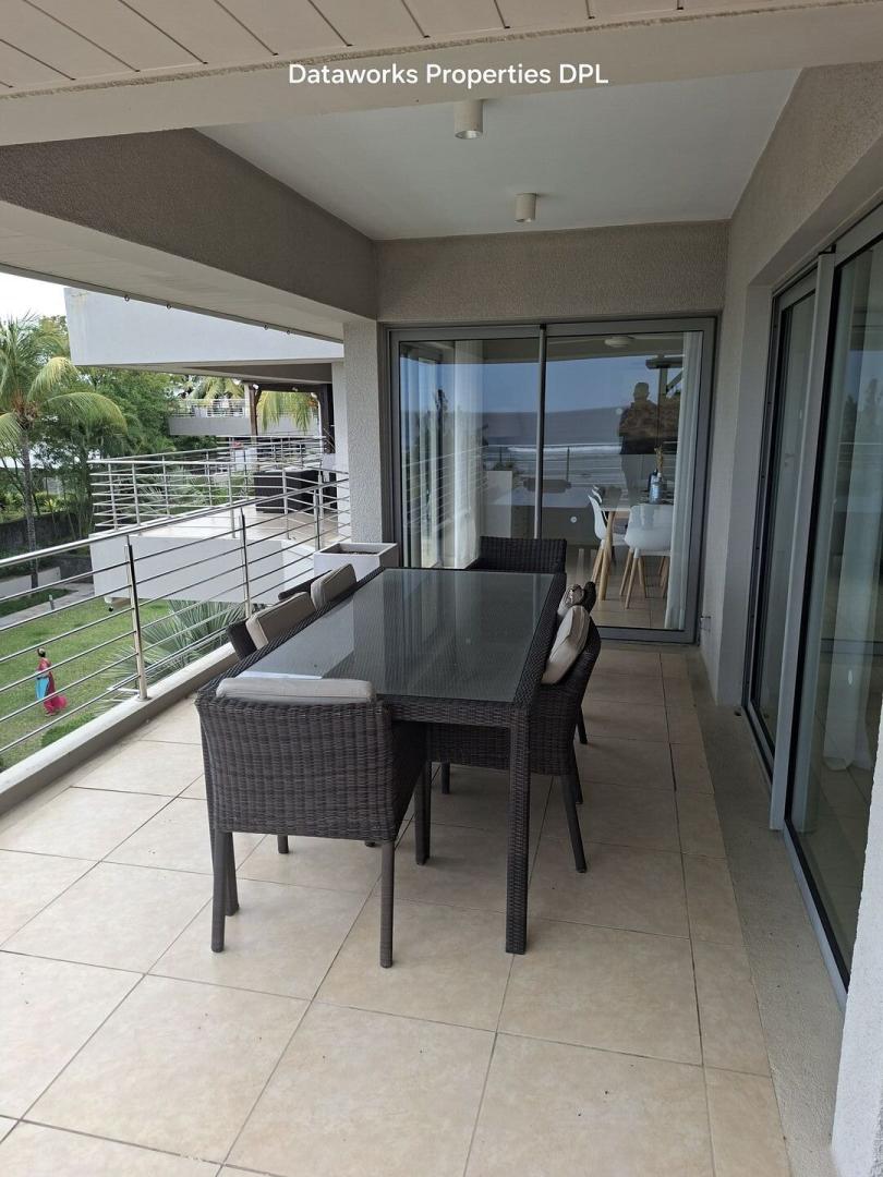 PENTHOUSE EN BORD DE MER À VENDRE — 3 CHAMBRES AVEC SALLE DE BAIN PRIVATIVE, VUE PANORAMIQUE SUR L'OCÉAN | ACCESSIBLE AUX ÉTRANGERS