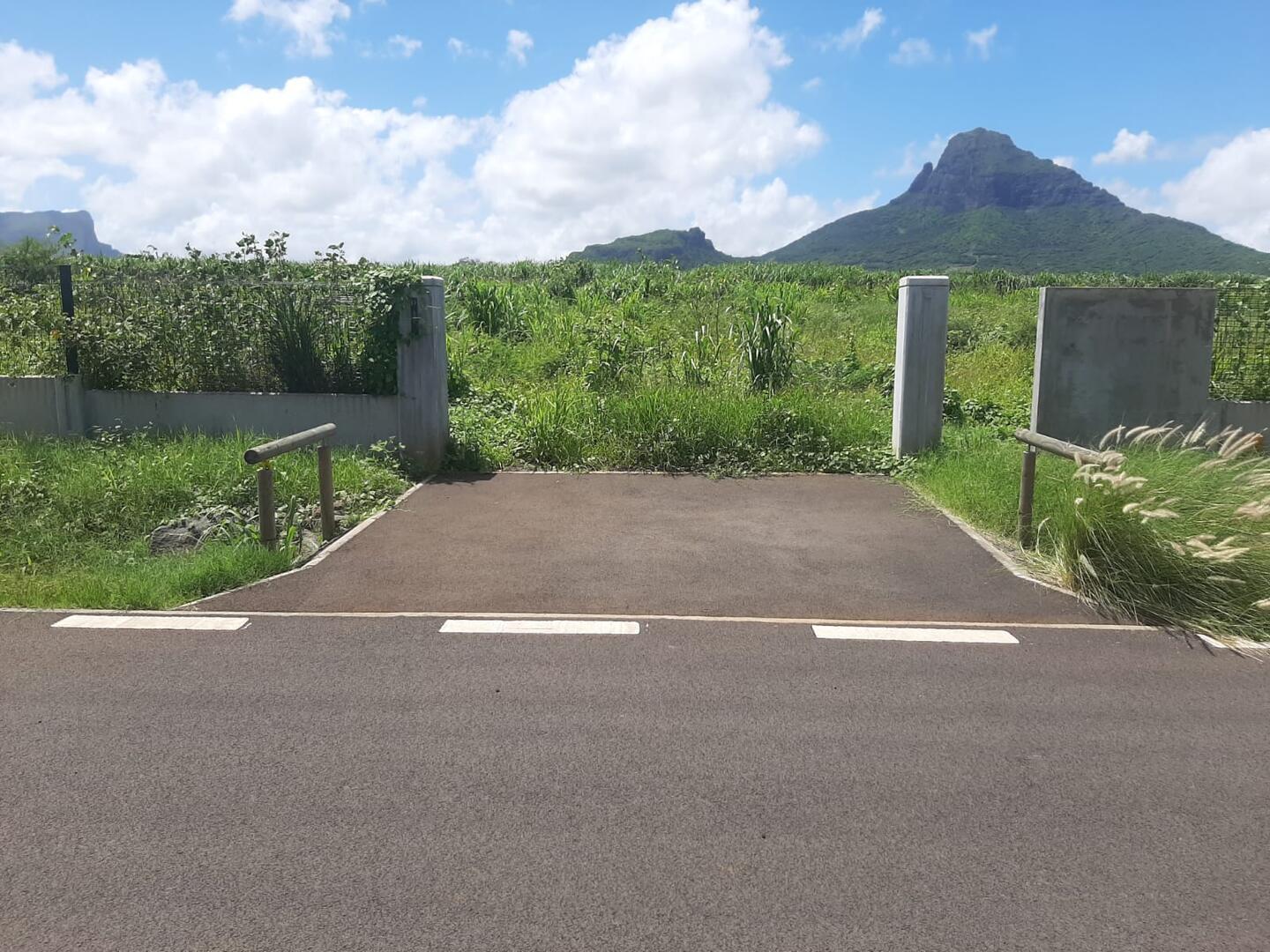 Terrain Résidentiel de 832 m² à Vendre à Magenta Parkside, Flic en Flac